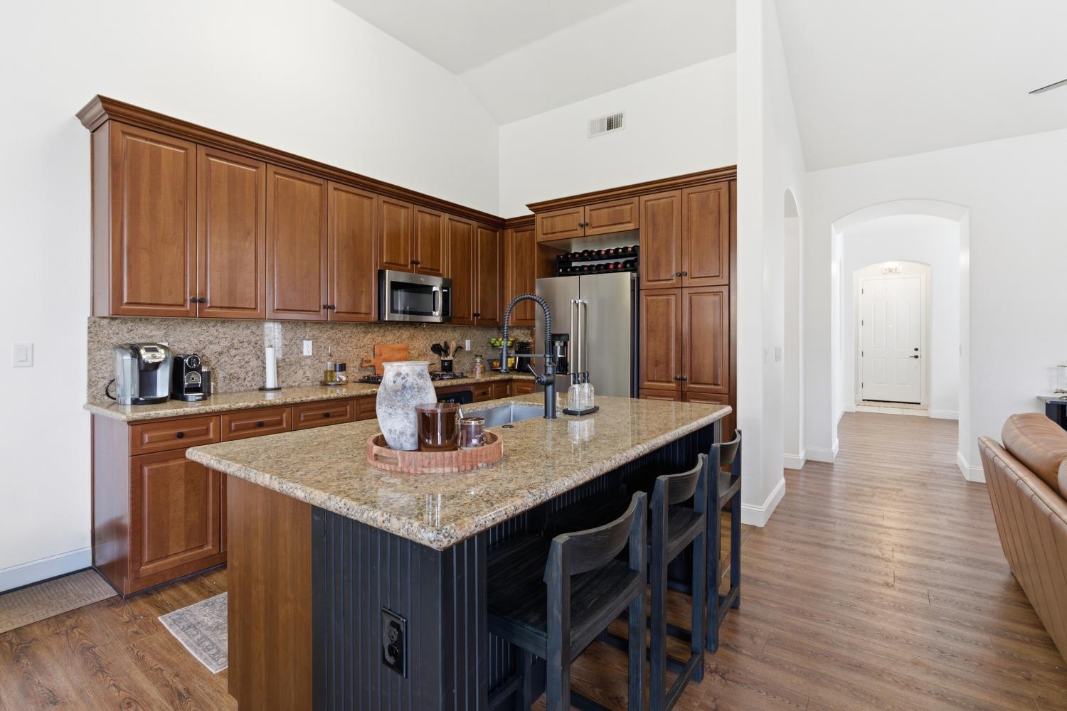 77 W Lester Ave, Clovis, CA 93619