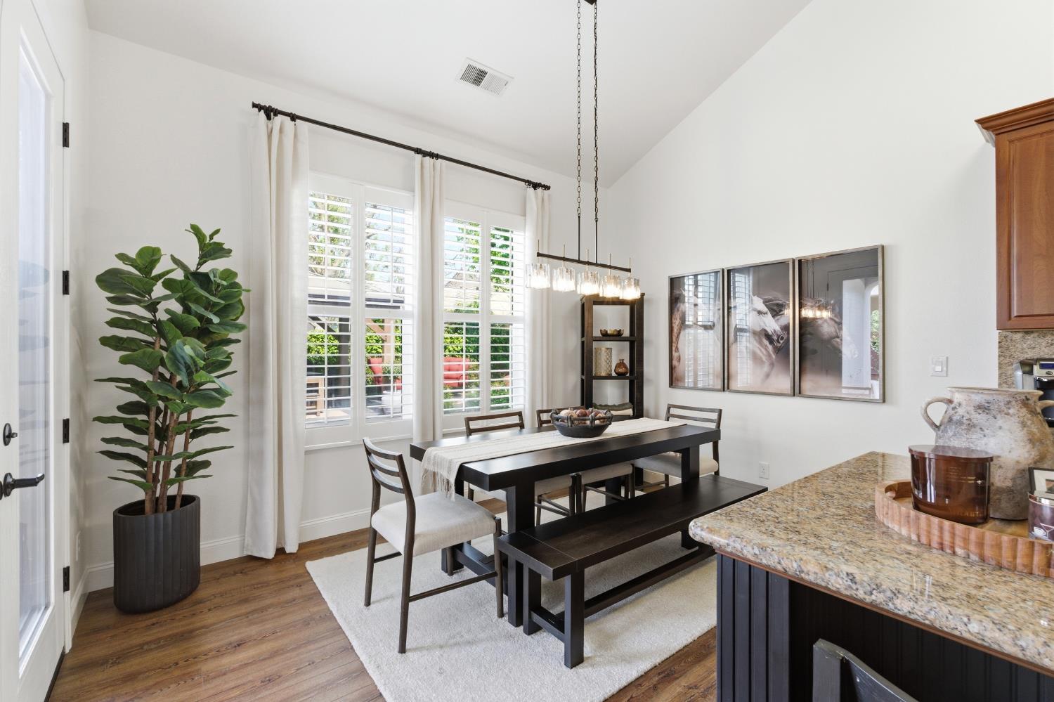 77 W Lester Ave, Clovis, CA 93619