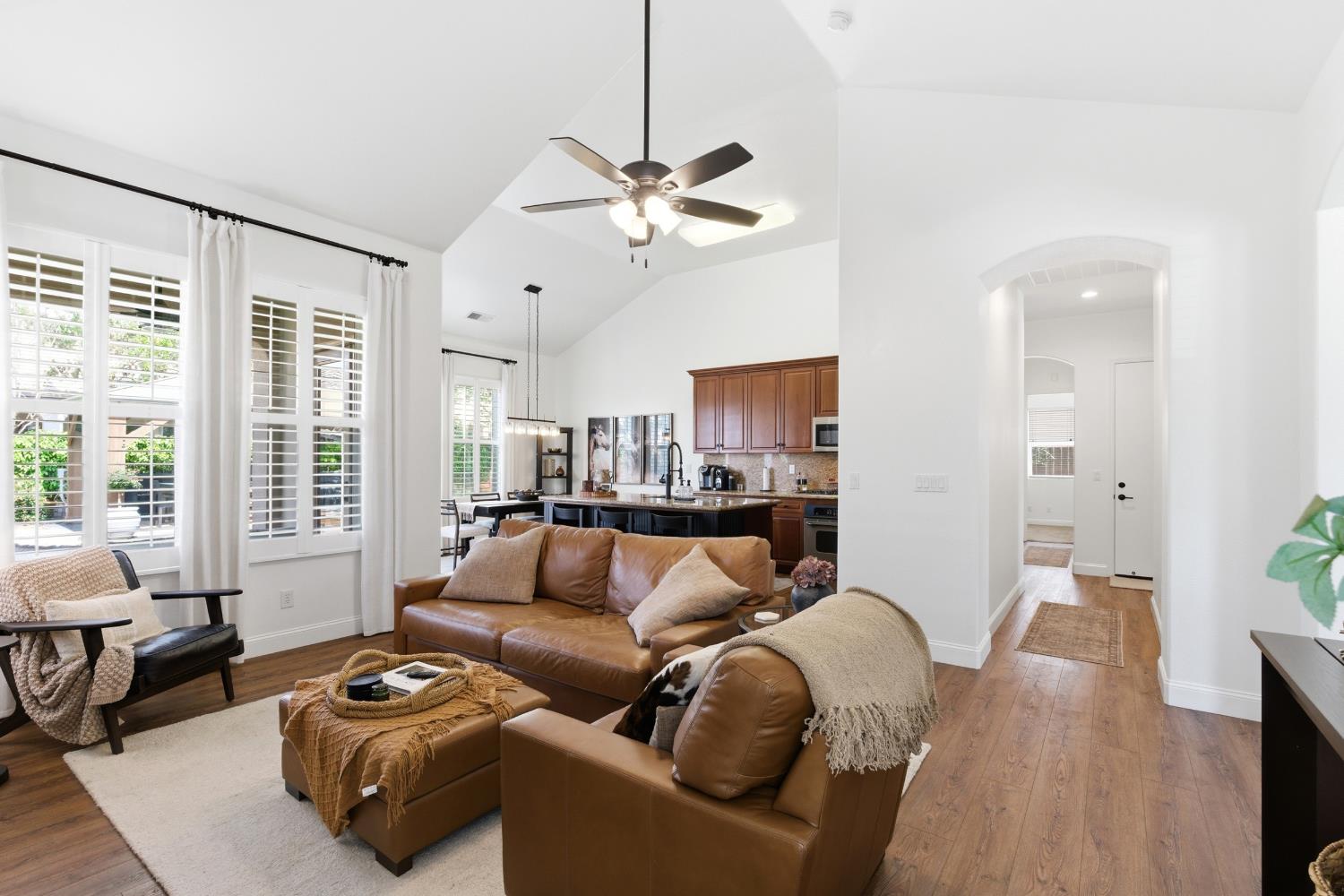 77 W Lester Ave, Clovis, CA 93619