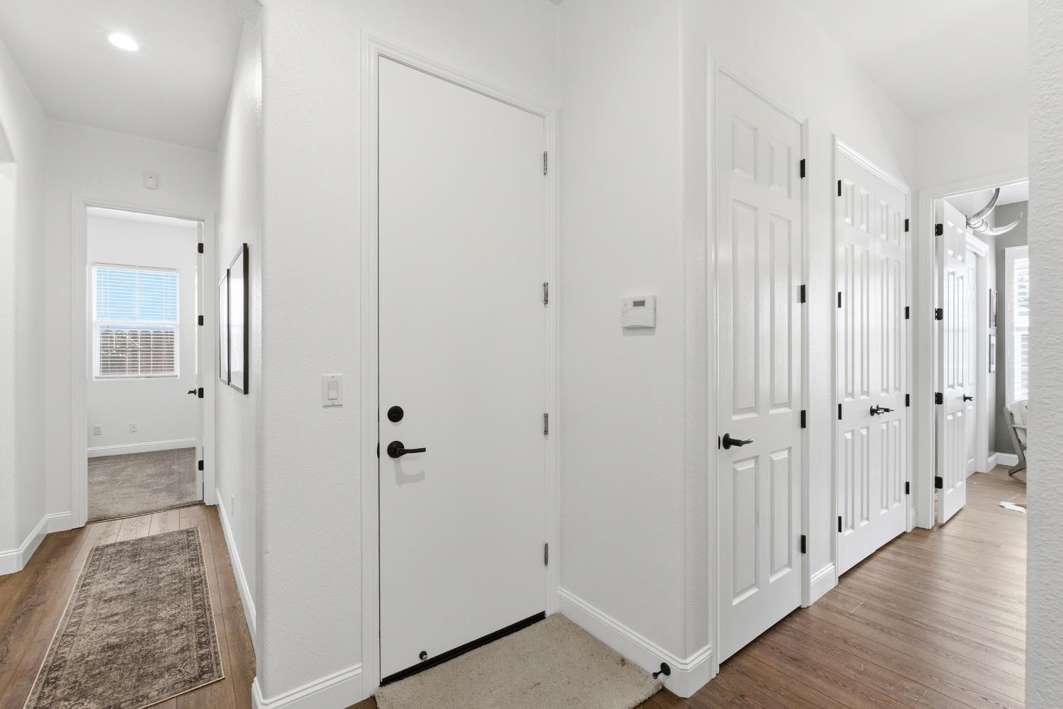 77 W Lester Ave, Clovis, CA 93619