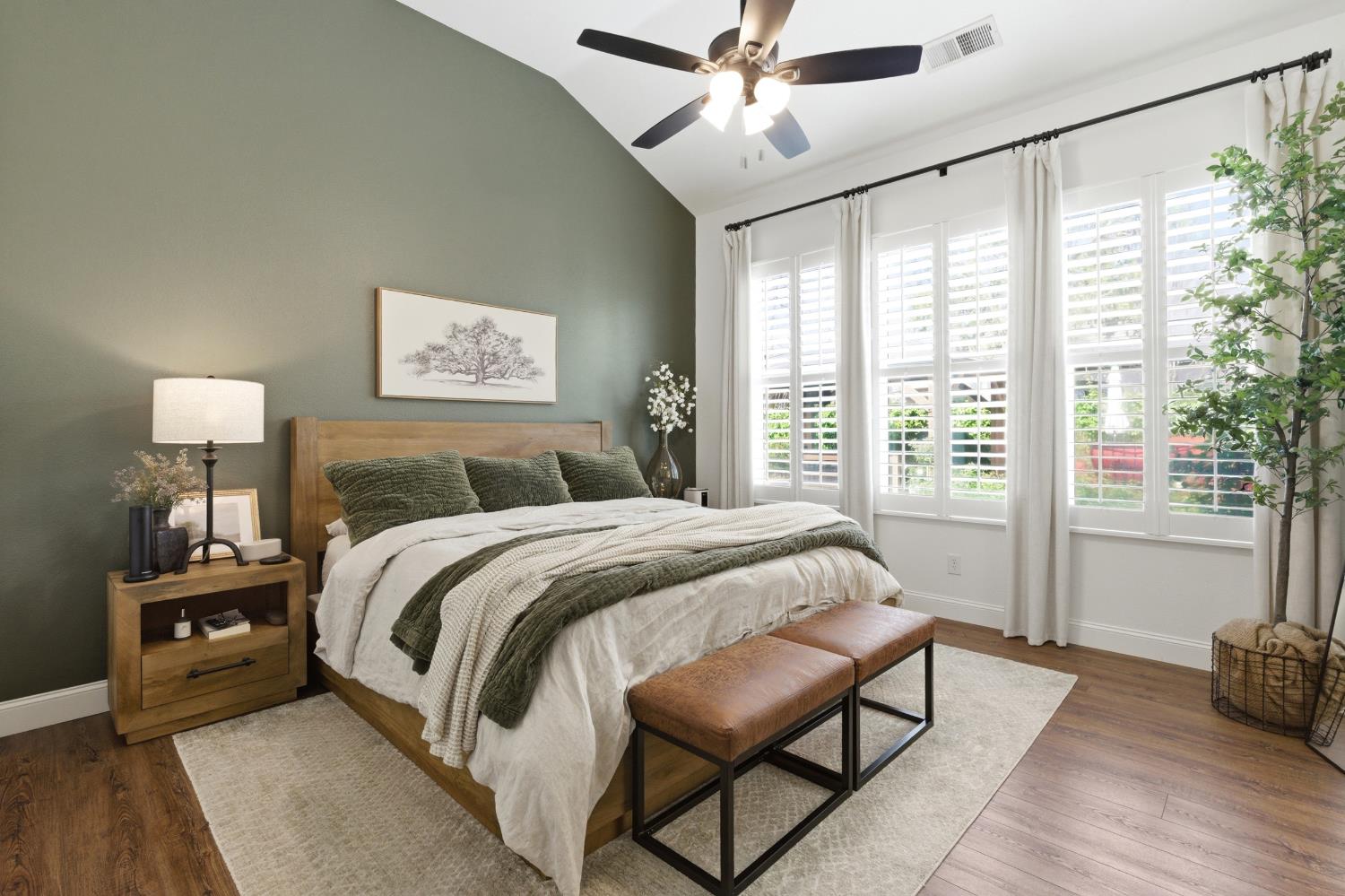 77 W Lester Ave, Clovis, CA 93619