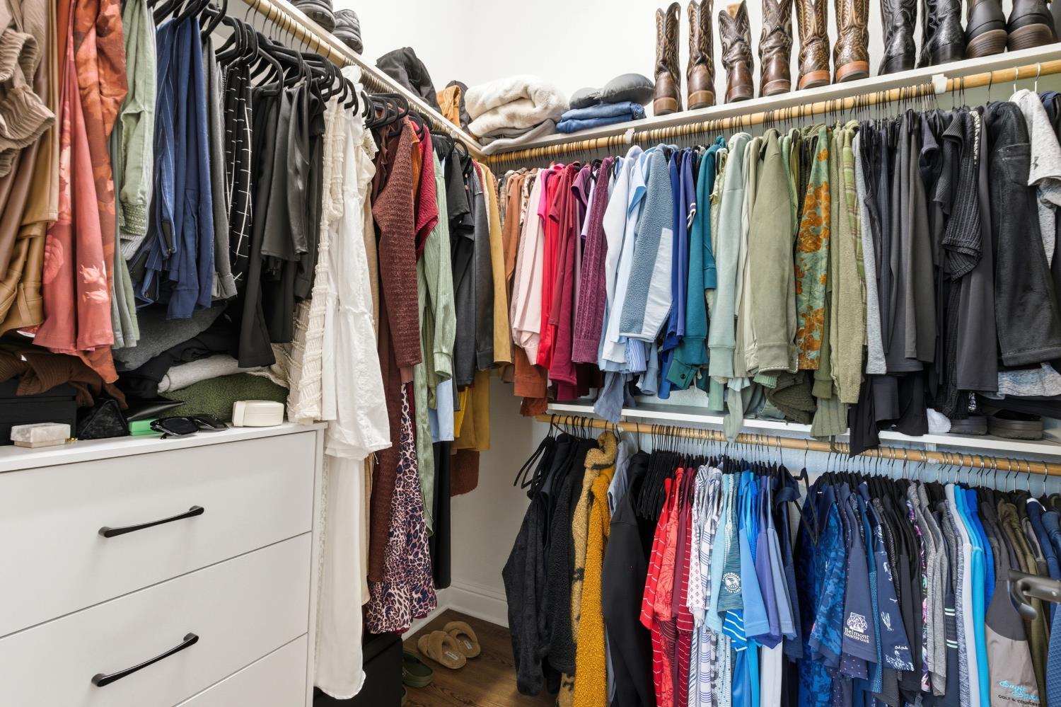 77 W Lester Ave, Clovis, CA 93619