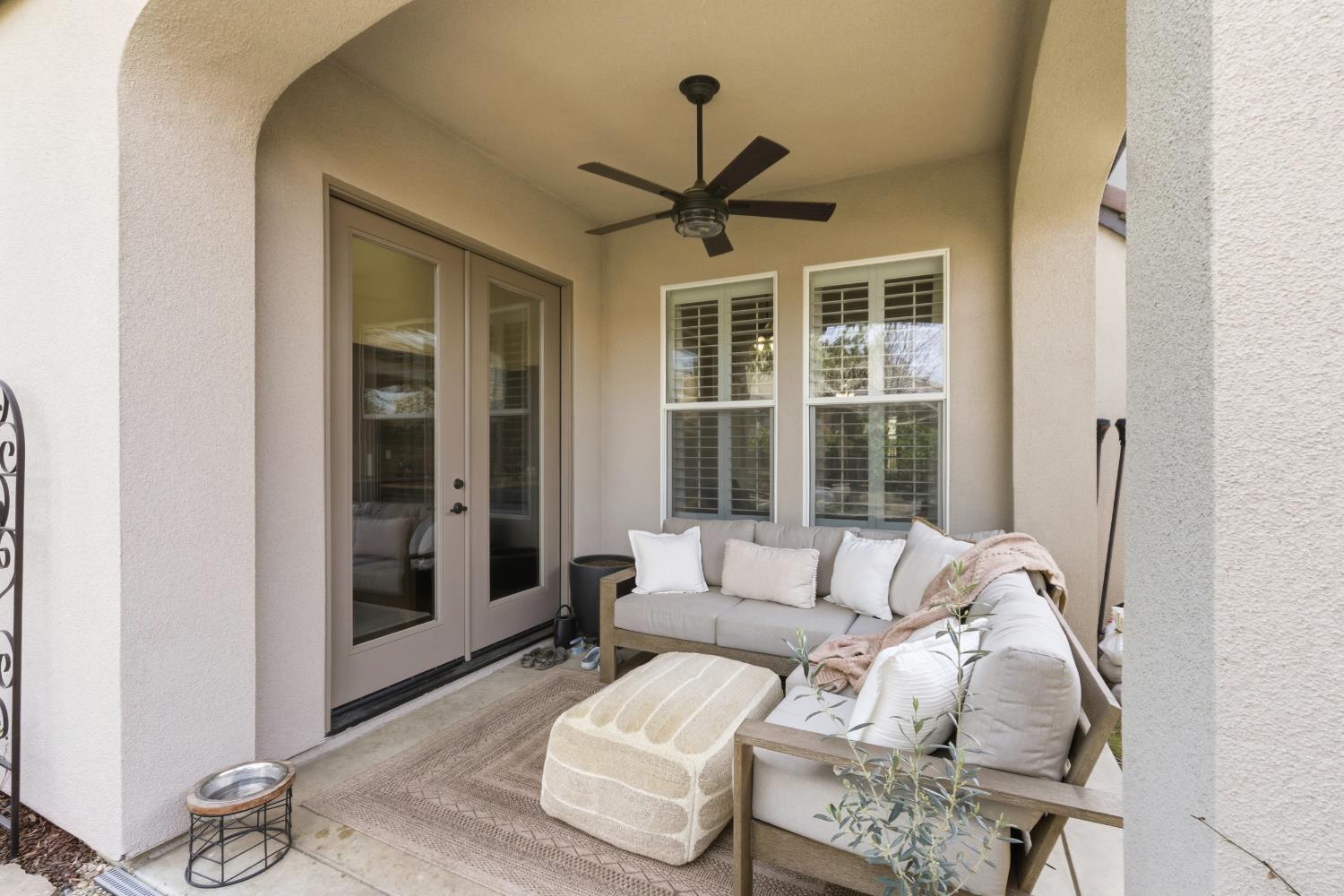 77 W Lester Ave, Clovis, CA 93619