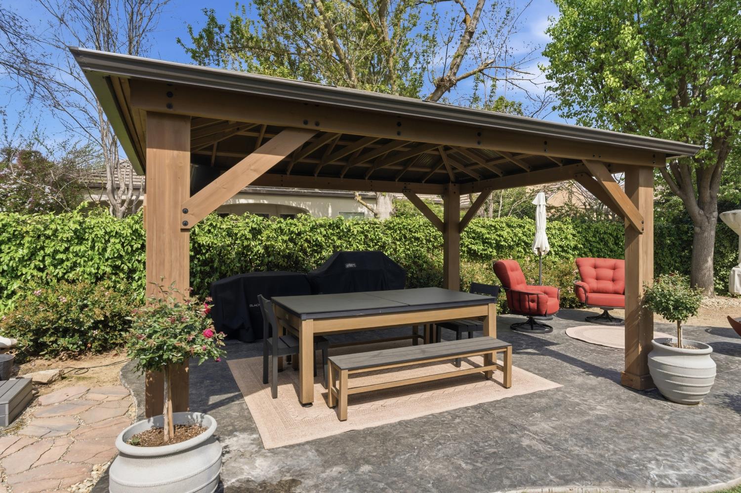 77 W Lester Ave, Clovis, CA 93619