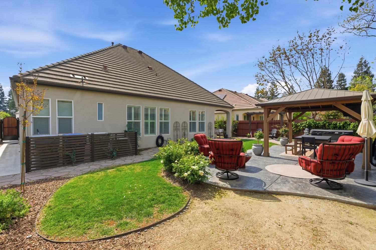 77 W Lester Ave, Clovis, CA 93619