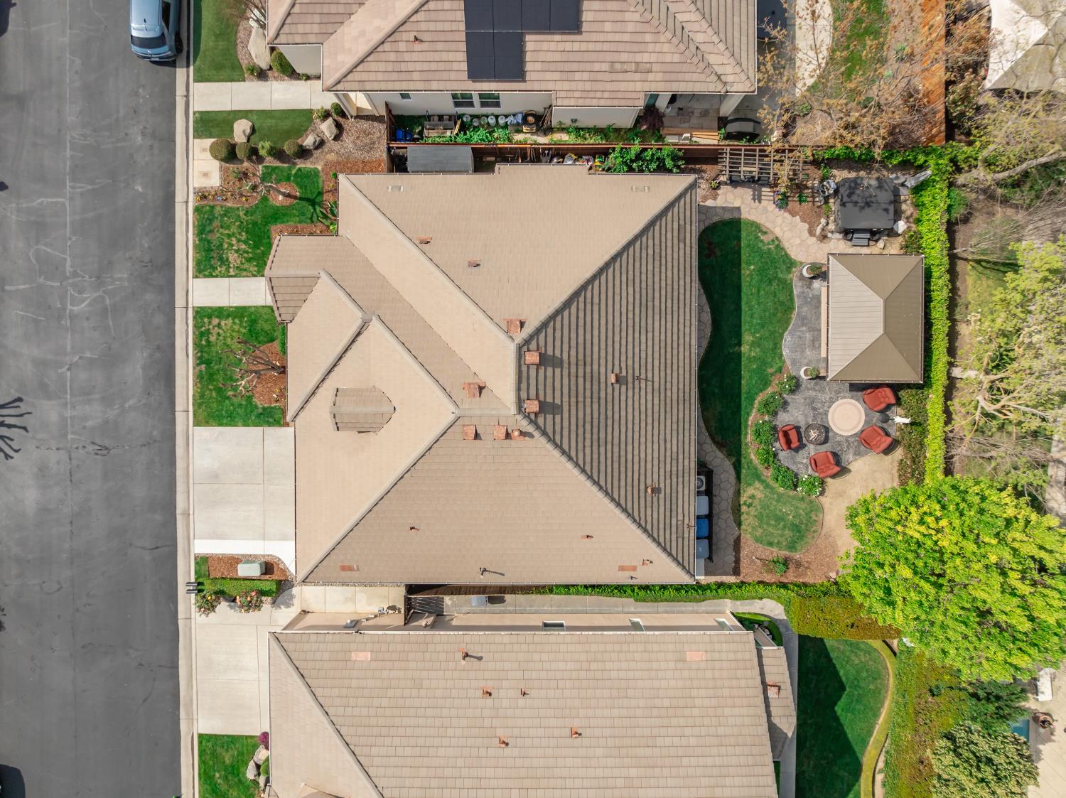 77 W Lester Ave, Clovis, CA 93619