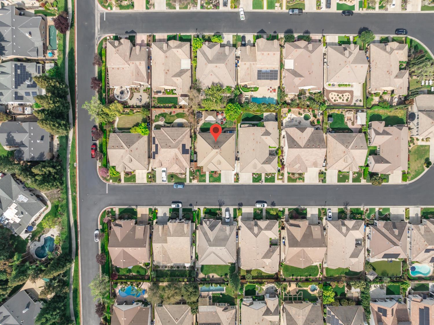 77 W Lester Ave, Clovis, CA 93619