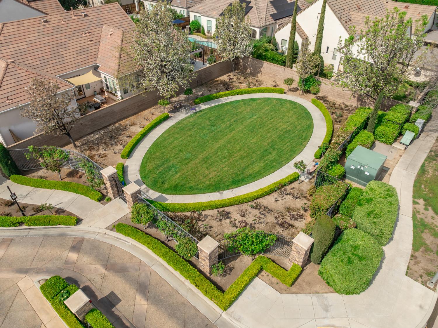 77 W Lester Ave, Clovis, CA 93619