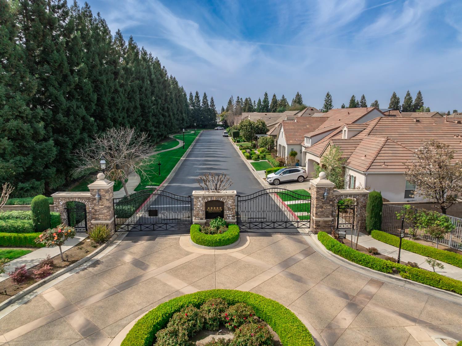 77 W Lester Ave, Clovis, CA 93619