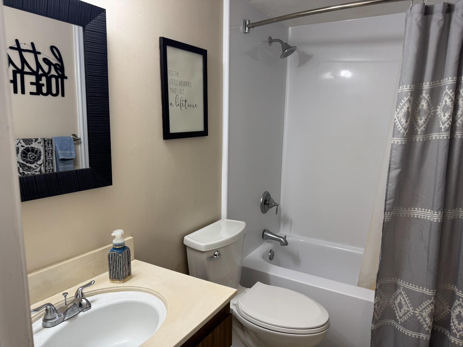 4727 N Cedar Ave #107, Fresno, CA 93726