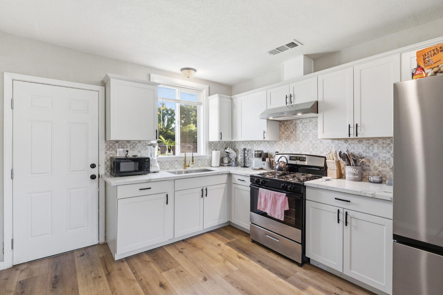 4530 E Mckenzie Ave, Fresno, CA 93702