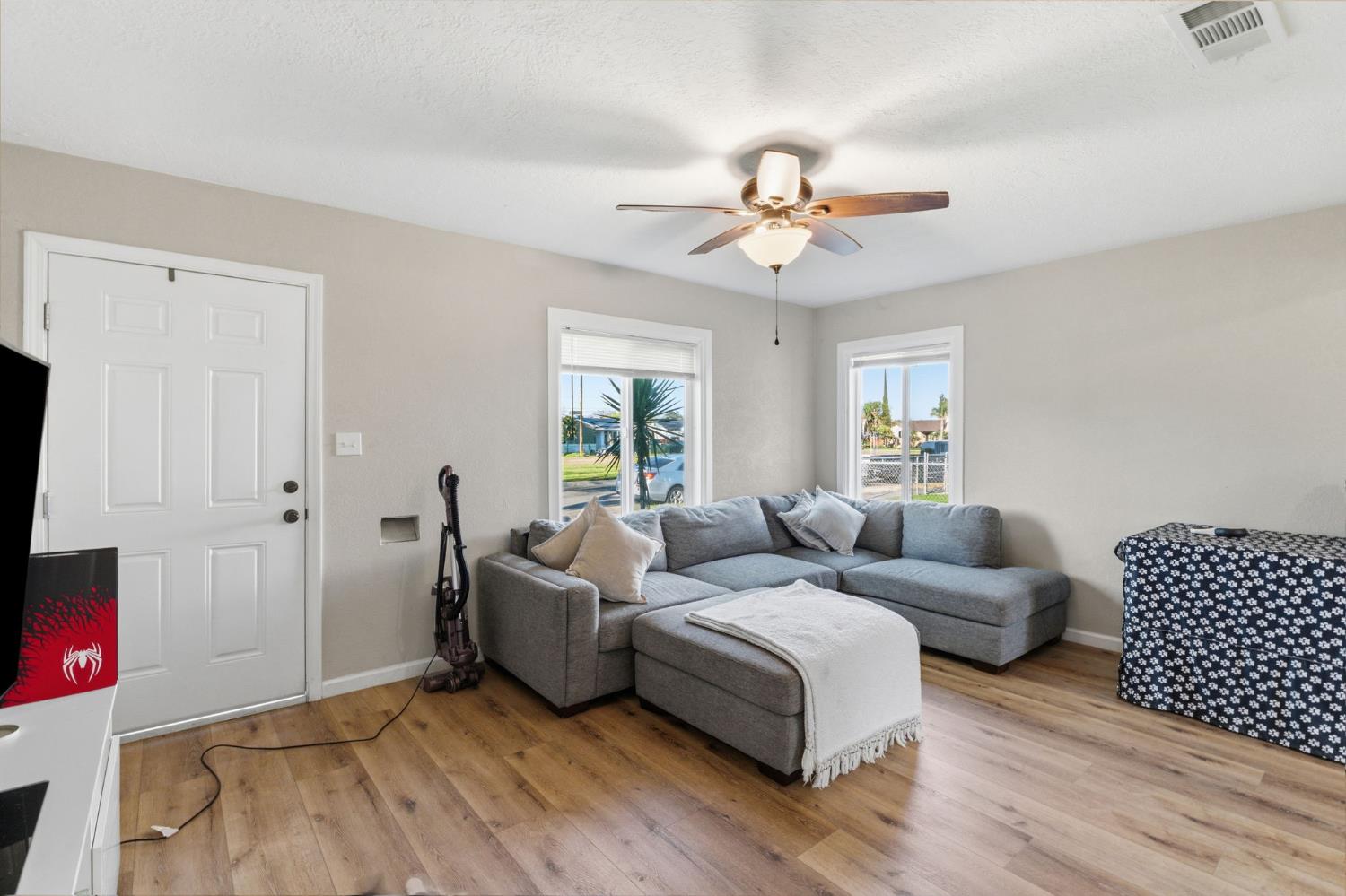 4530 E Mckenzie Ave, Fresno, CA 93702