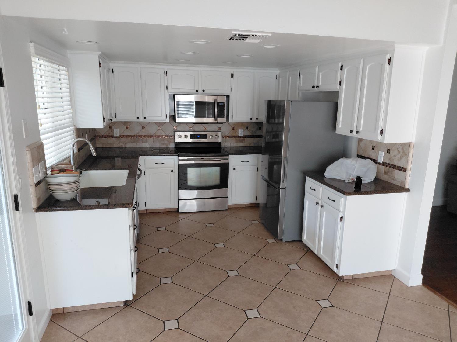 9567 N Barton Ave, Fresno, CA 93720