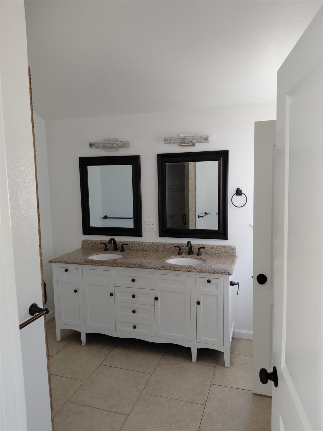 9567 N Barton Ave, Fresno, CA 93720