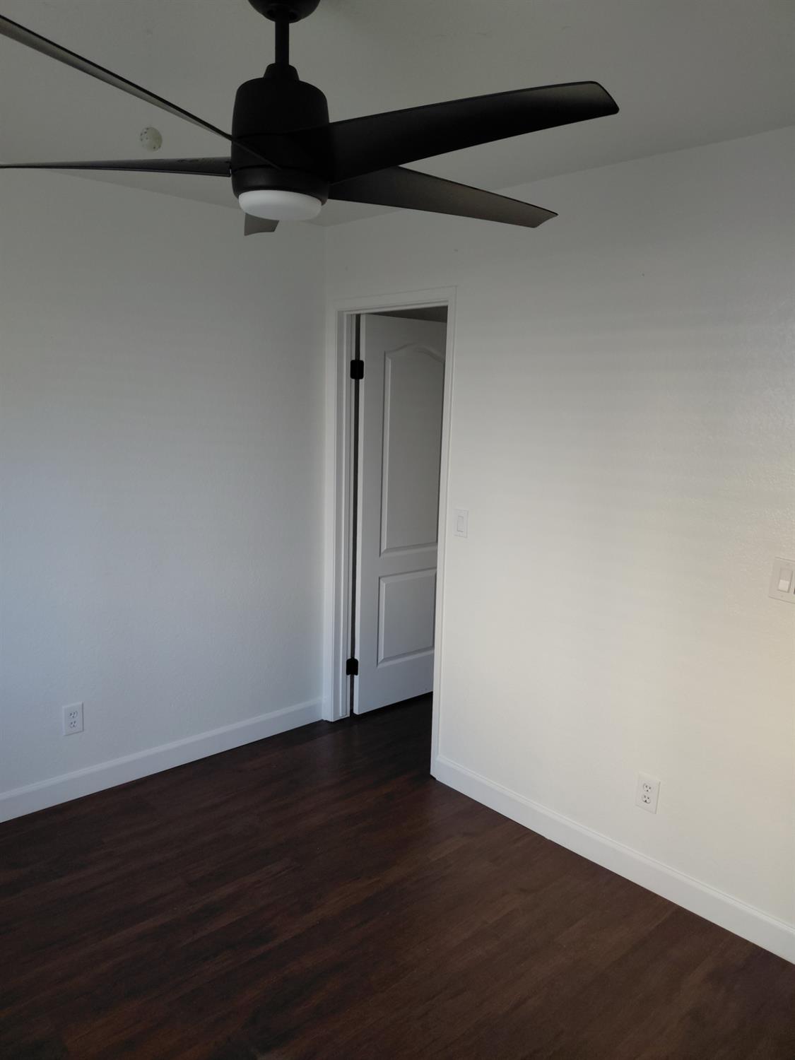 9567 N Barton Ave, Fresno, CA 93720