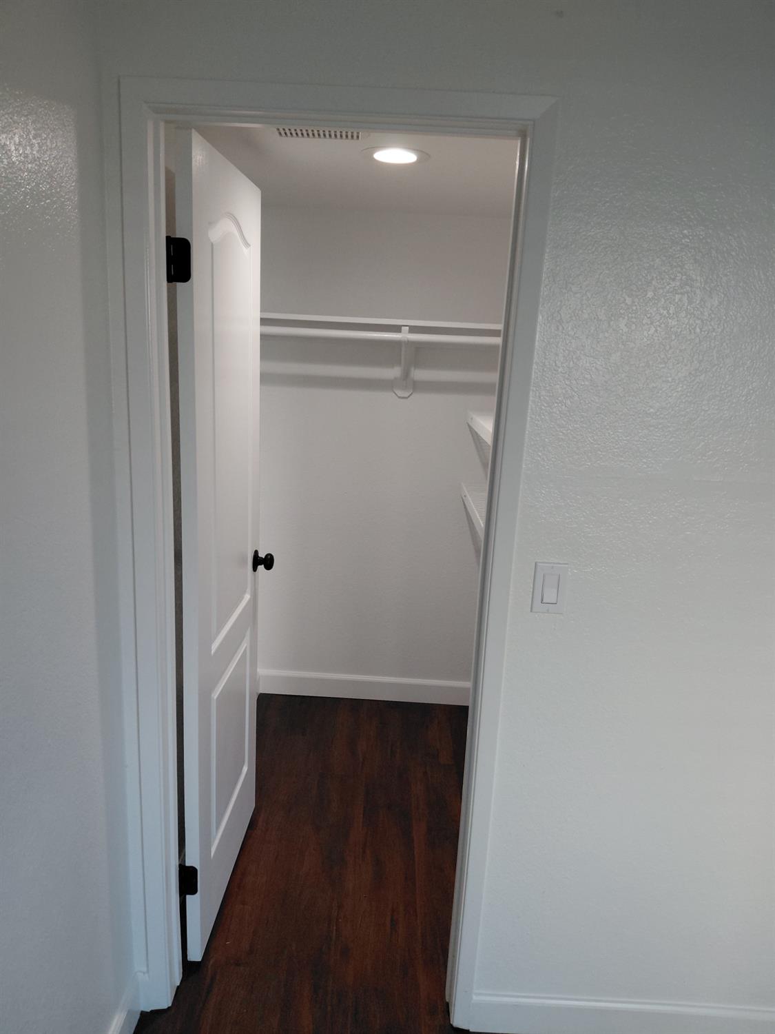 9567 N Barton Ave, Fresno, CA 93720