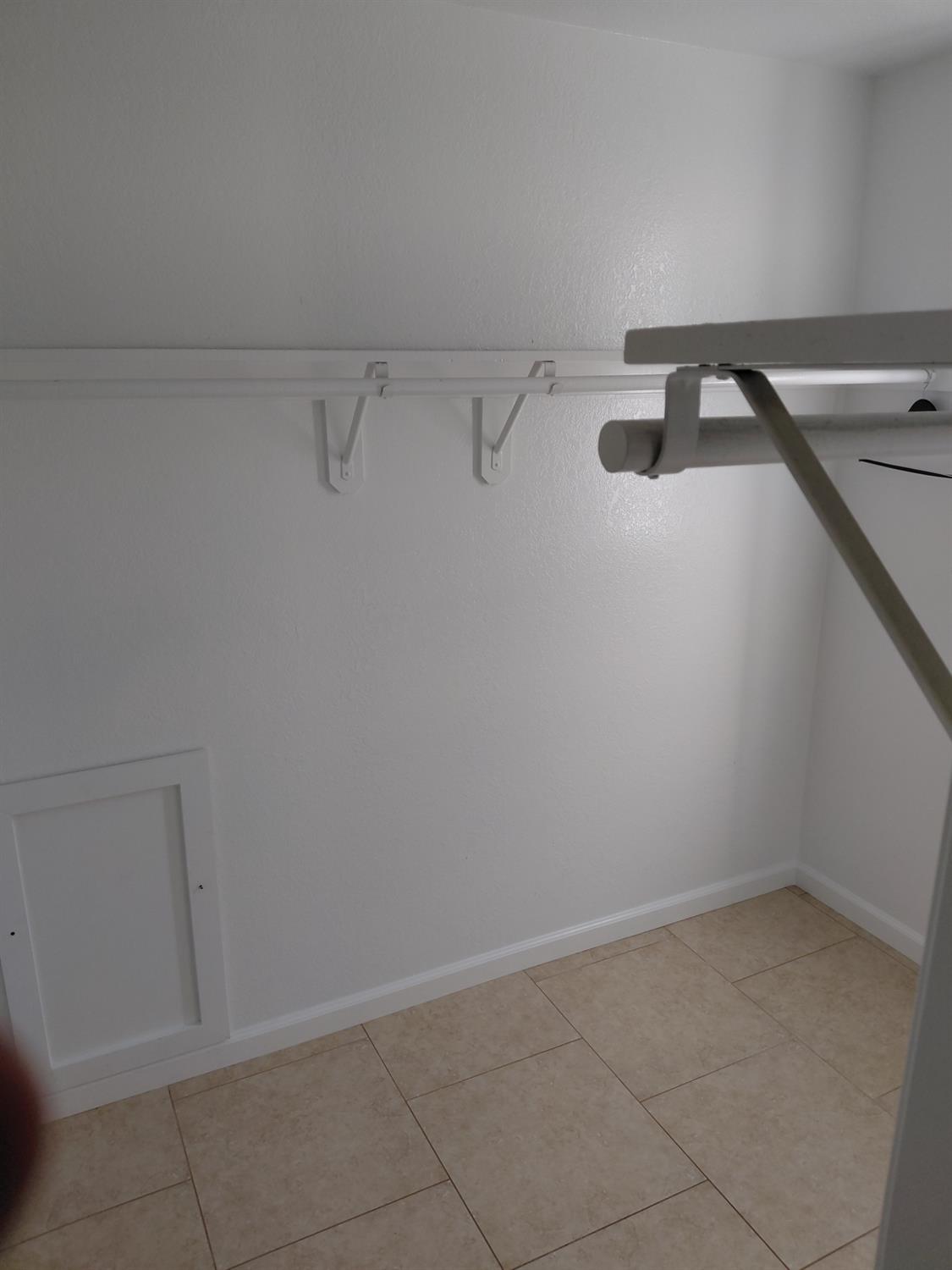 9567 N Barton Ave, Fresno, CA 93720