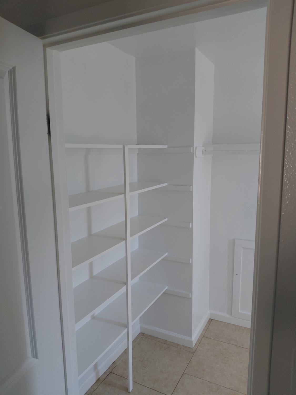 9567 N Barton Ave, Fresno, CA 93720