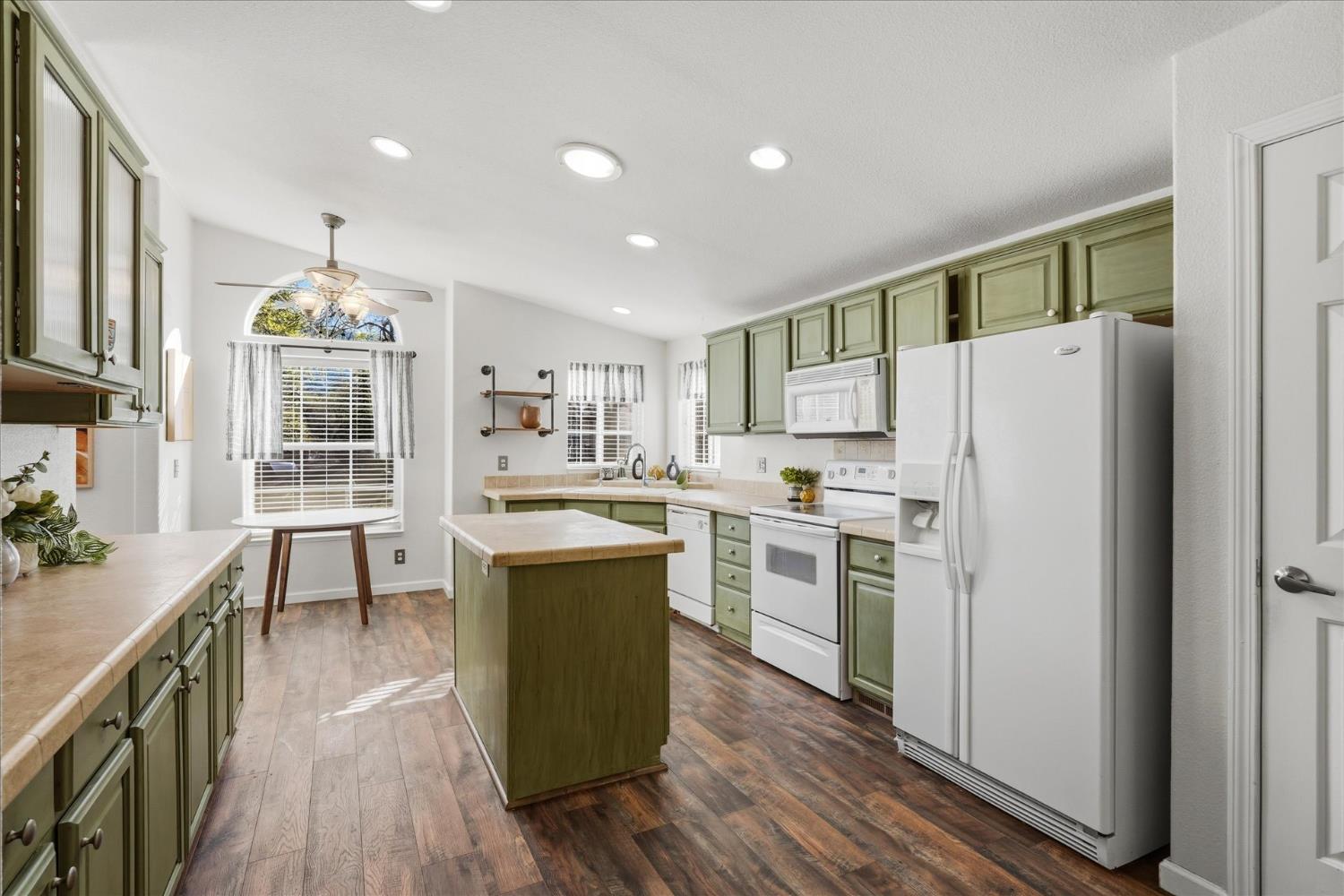 43555 Highway 41 #A-15, Oakhurst, CA 93644