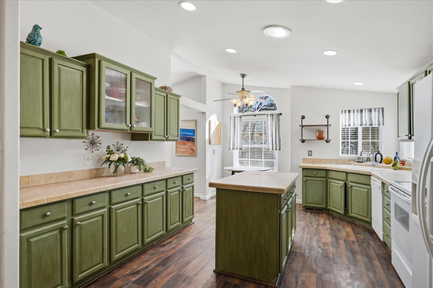 43555 Highway 41 #A-15, Oakhurst, CA 93644