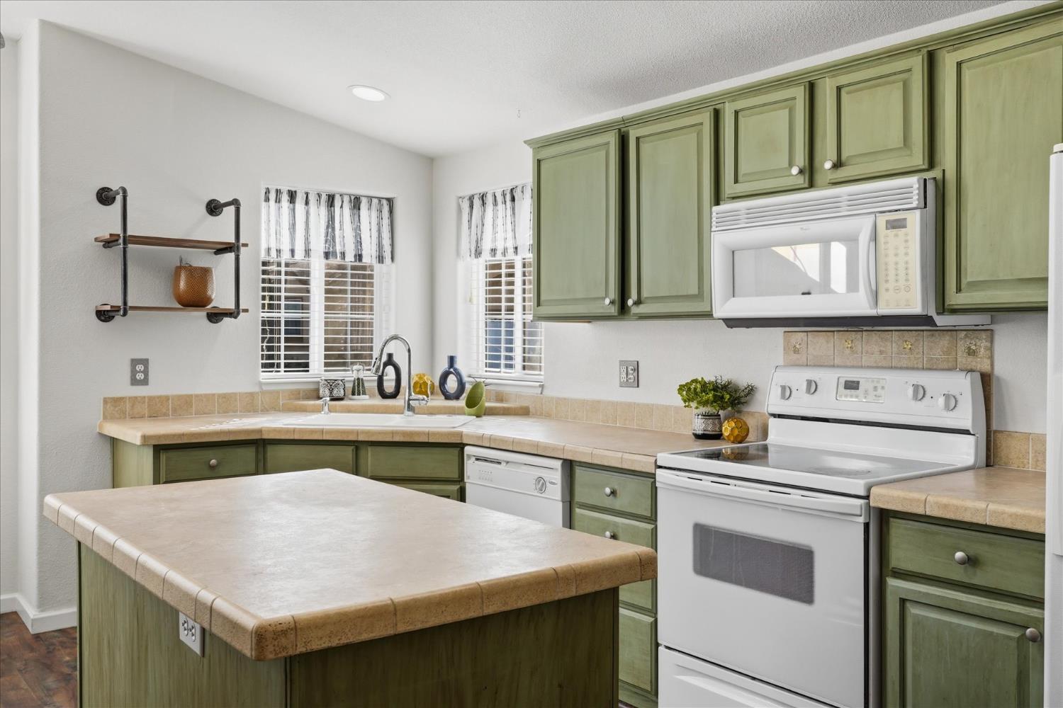 43555 Highway 41 #A-15, Oakhurst, CA 93644