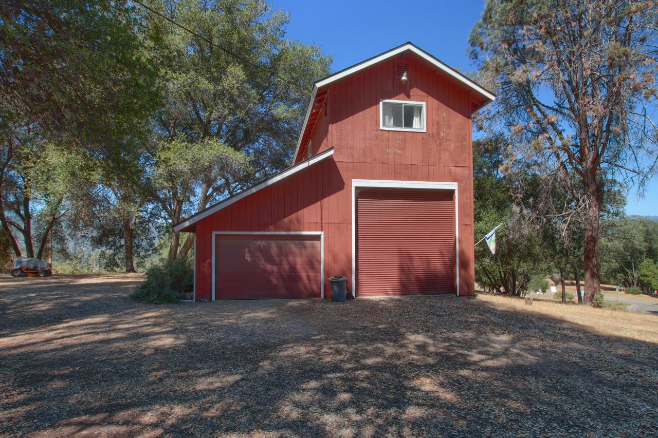 39406 John West Rd, Oakhurst, CA 93644