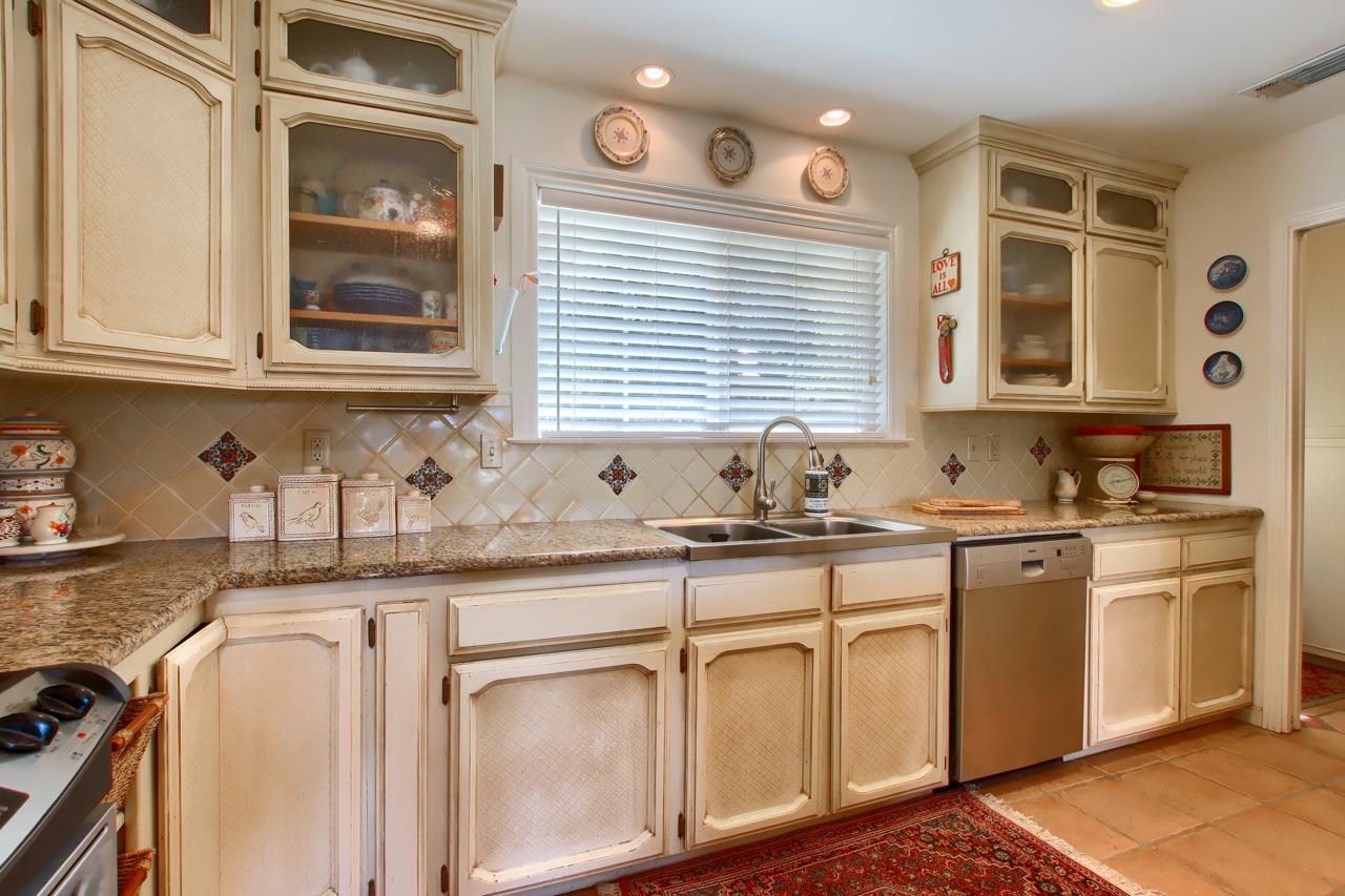 39406 John West Rd, Oakhurst, CA 93644