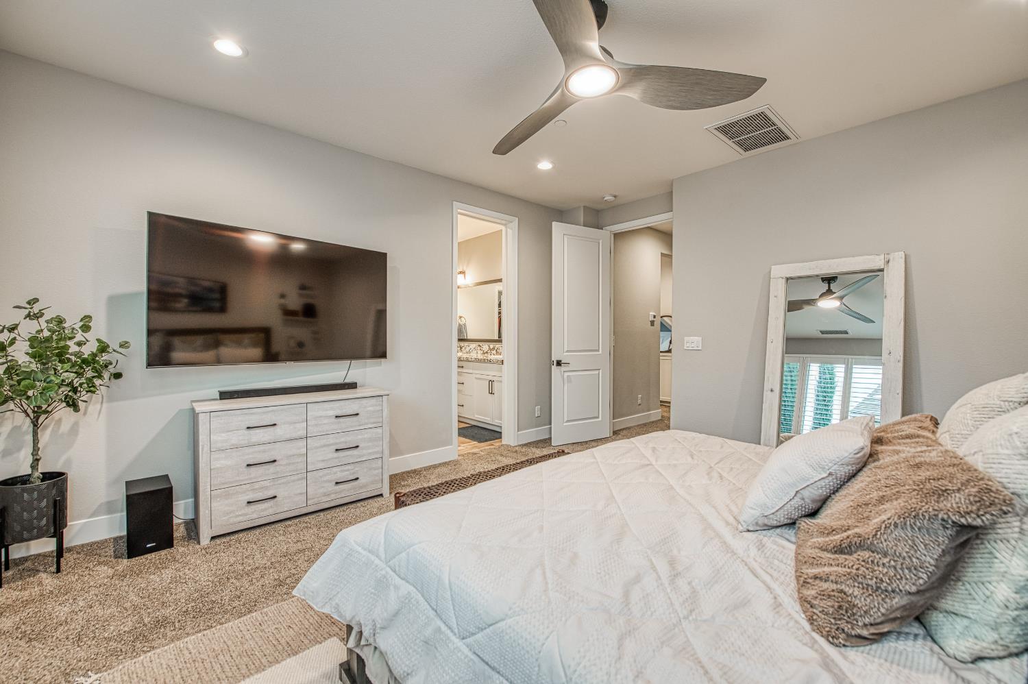 4435 Horizon Dr, Madera, CA 93636