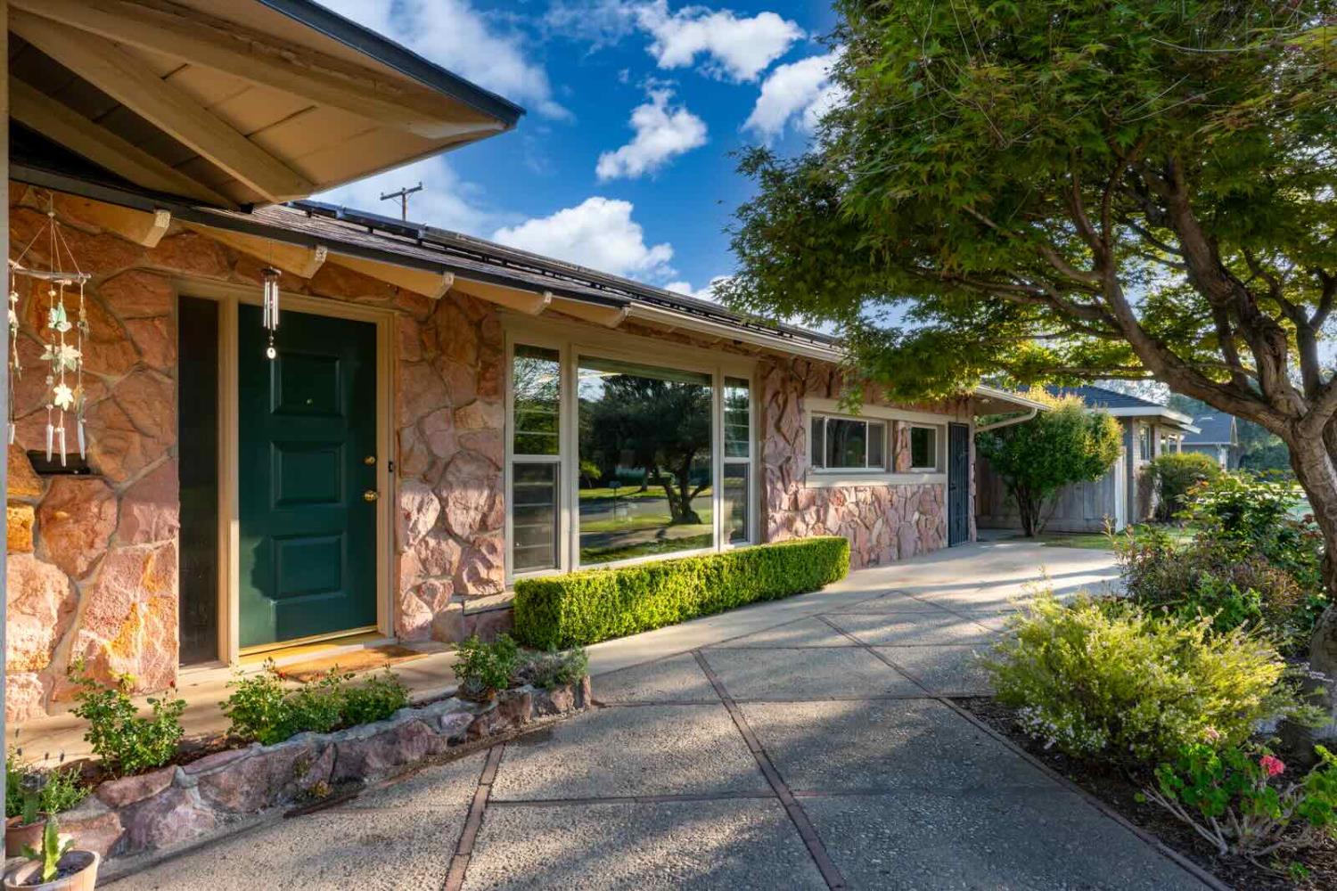 294 W San Bruno Ave, Fresno, CA 93704