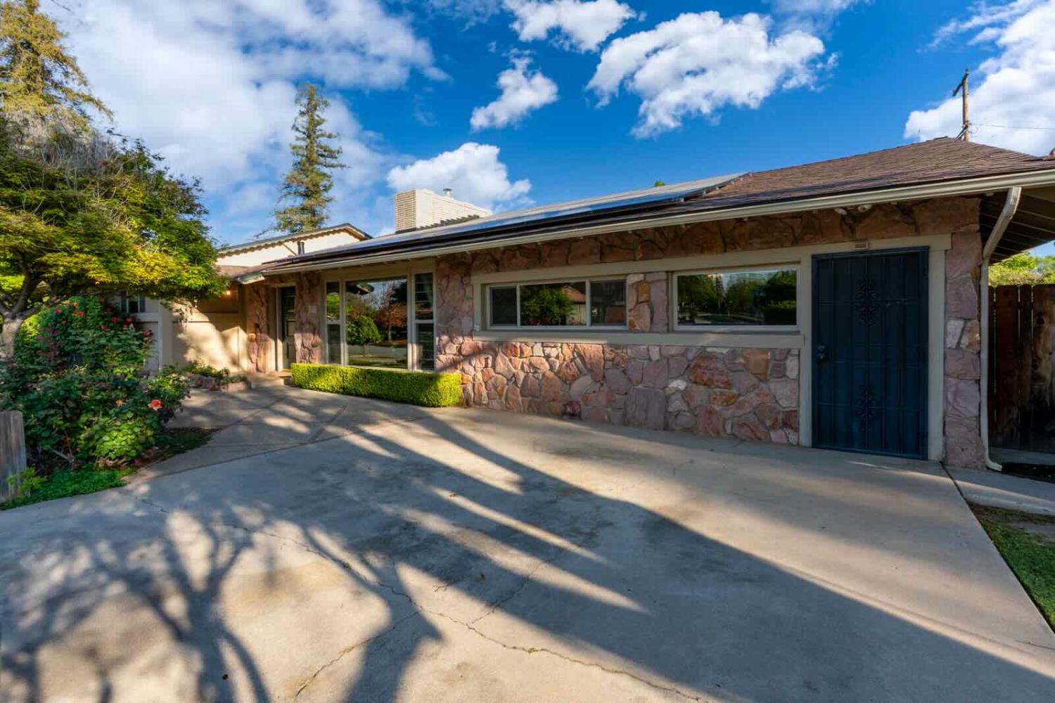 294 W San Bruno Ave, Fresno, CA 93704