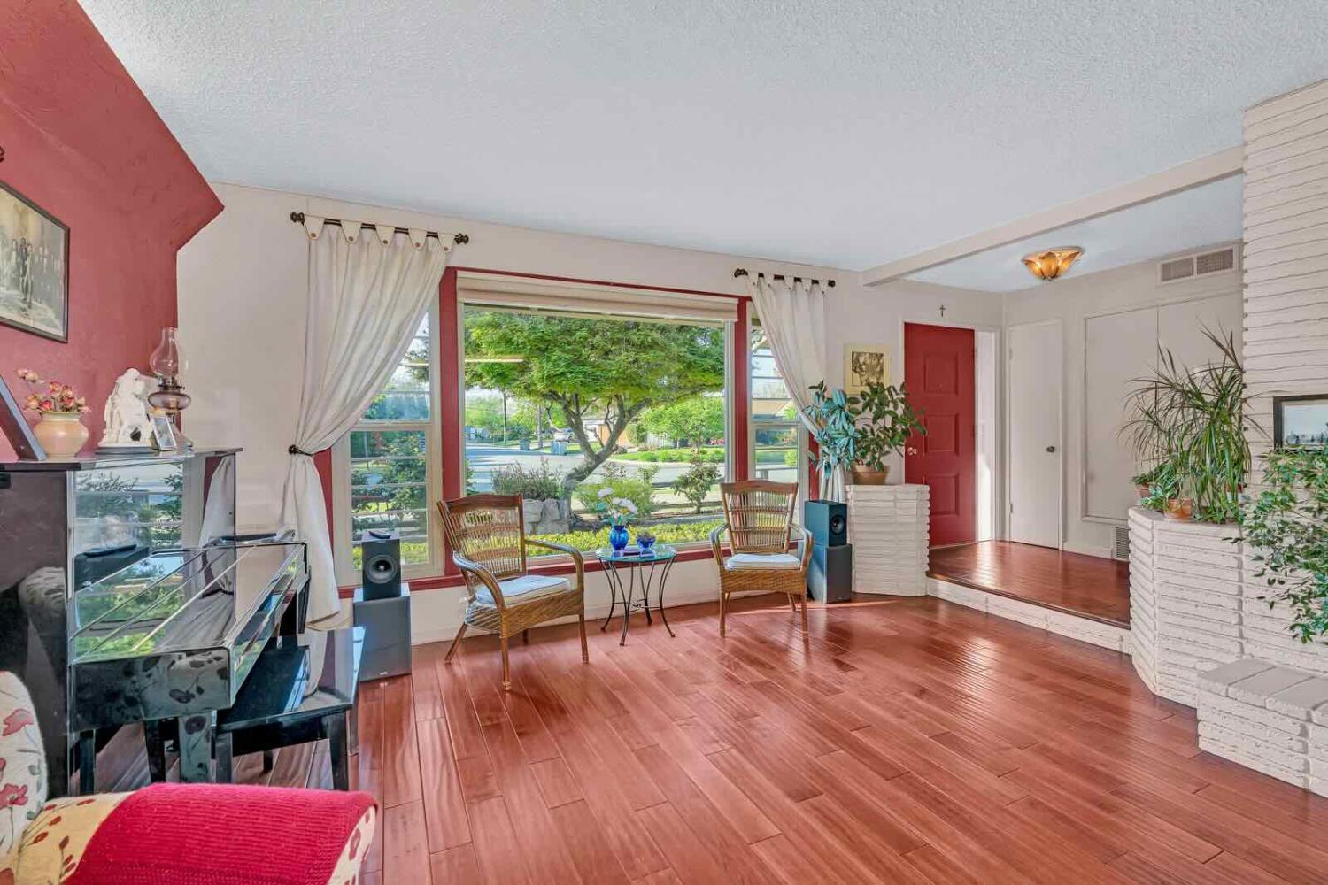 294 W San Bruno Ave, Fresno, CA 93704