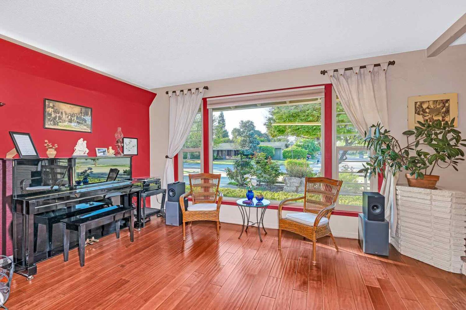 294 W San Bruno Ave, Fresno, CA 93704