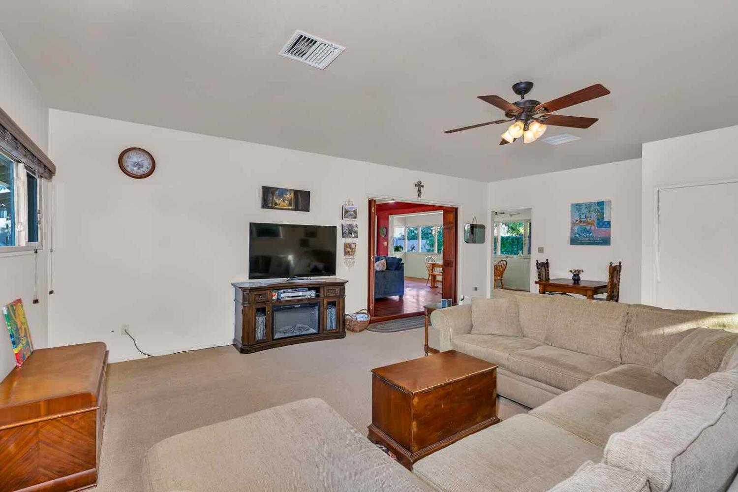 294 W San Bruno Ave, Fresno, CA 93704