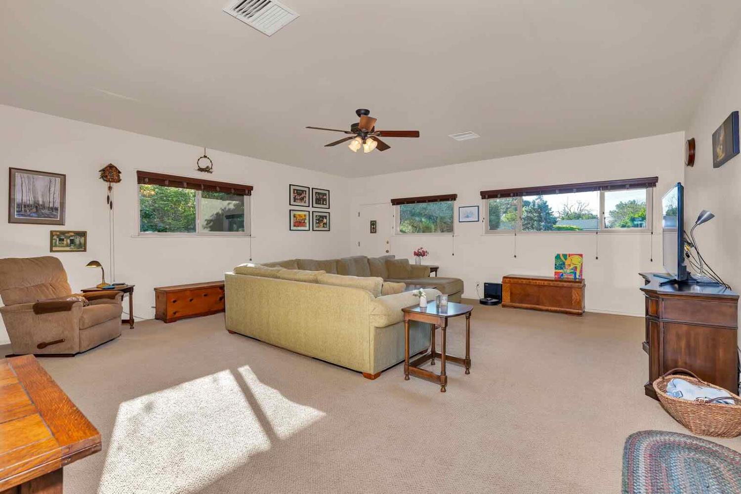 294 W San Bruno Ave, Fresno, CA 93704