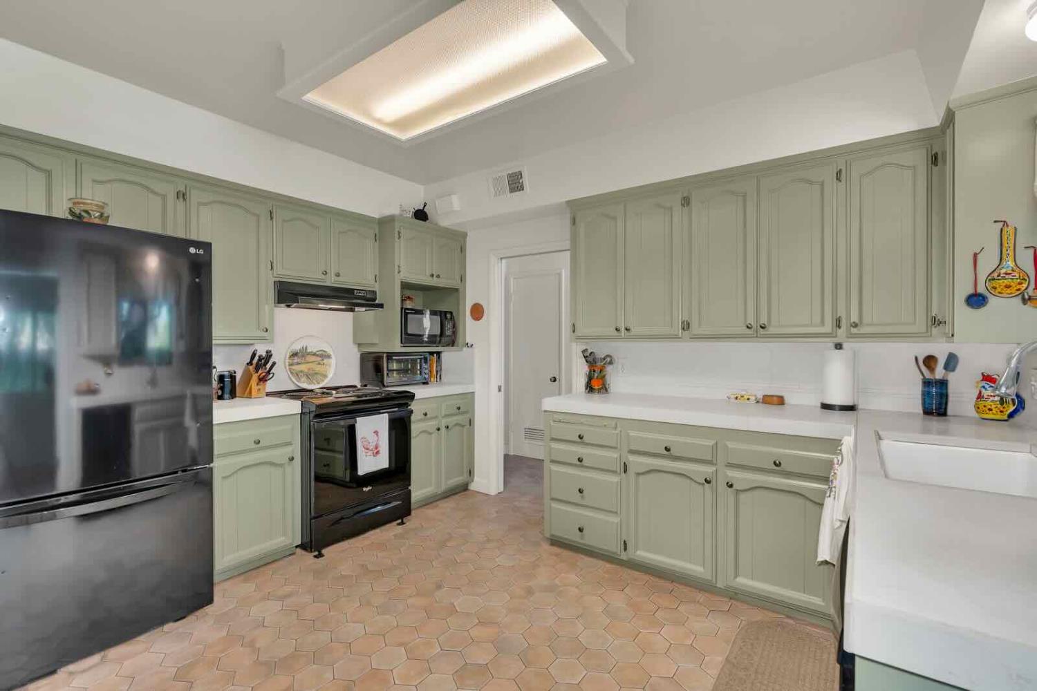 294 W San Bruno Ave, Fresno, CA 93704