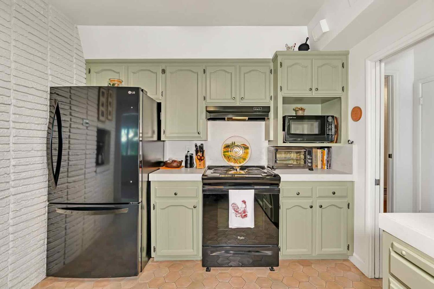 294 W San Bruno Ave, Fresno, CA 93704