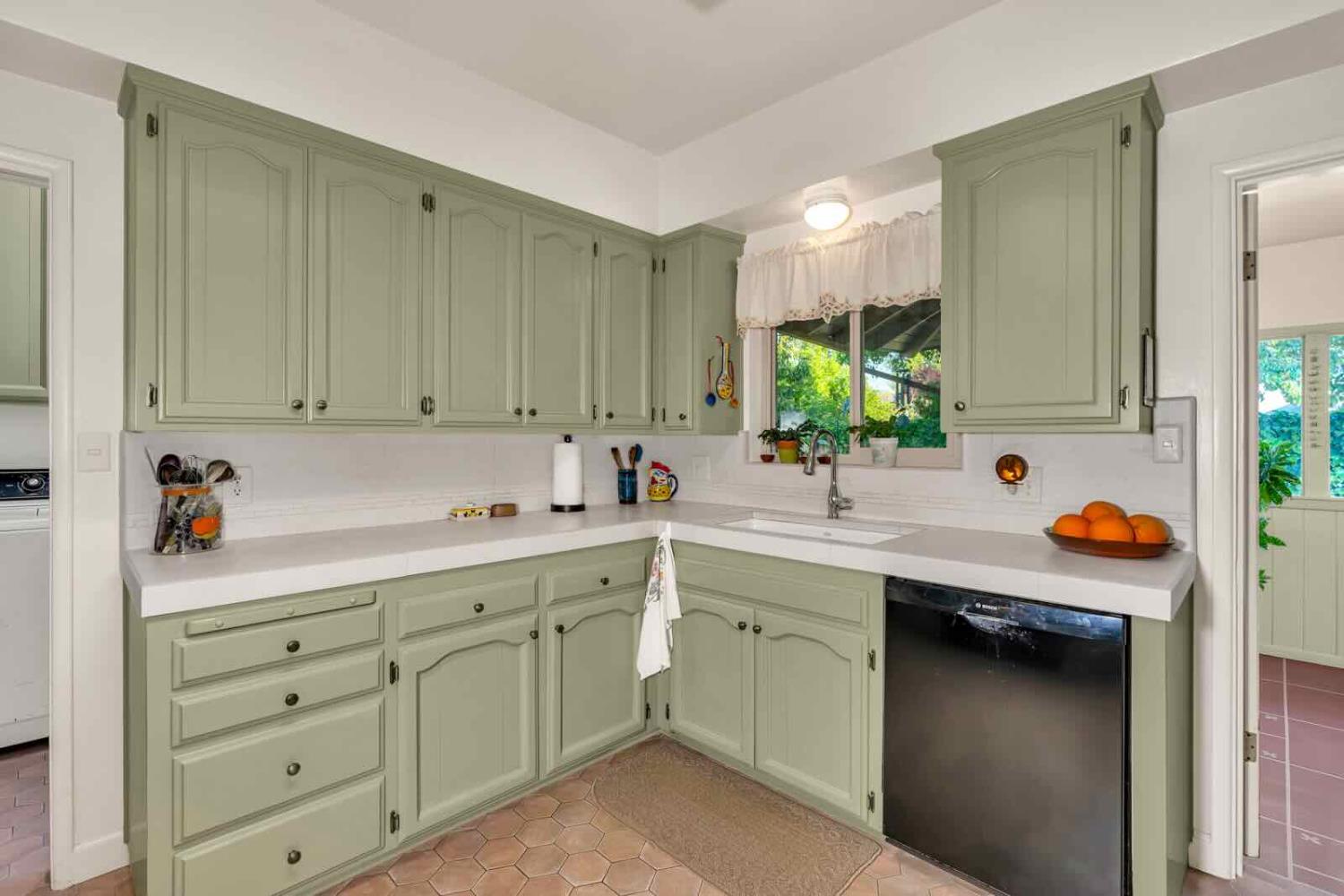 294 W San Bruno Ave, Fresno, CA 93704