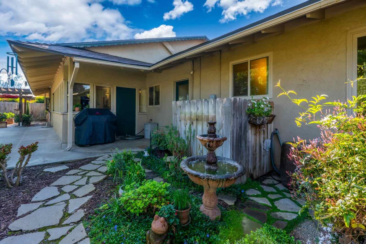 294 W San Bruno Ave, Fresno, CA 93704