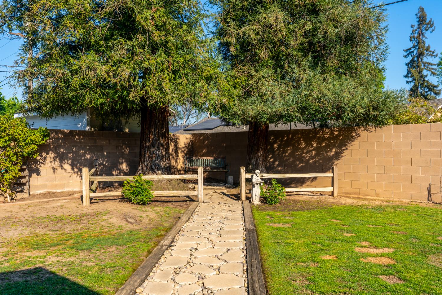 294 W San Bruno Ave, Fresno, CA 93704