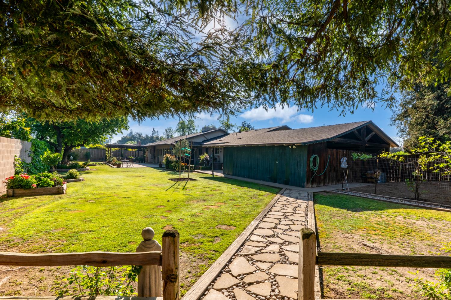 294 W San Bruno Ave, Fresno, CA 93704