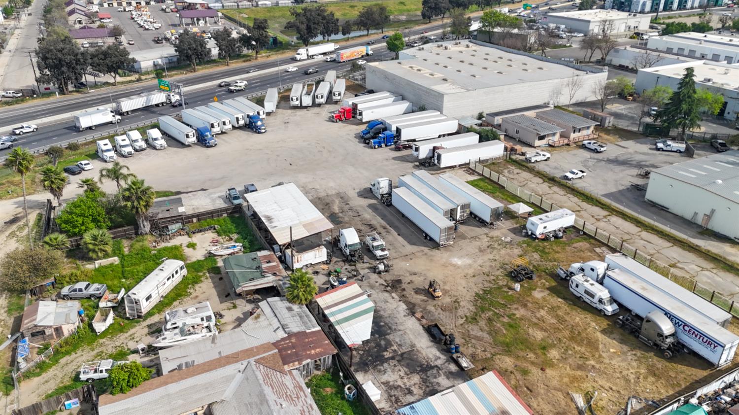 1905 Pine Ave W, Fresno, CA 93728