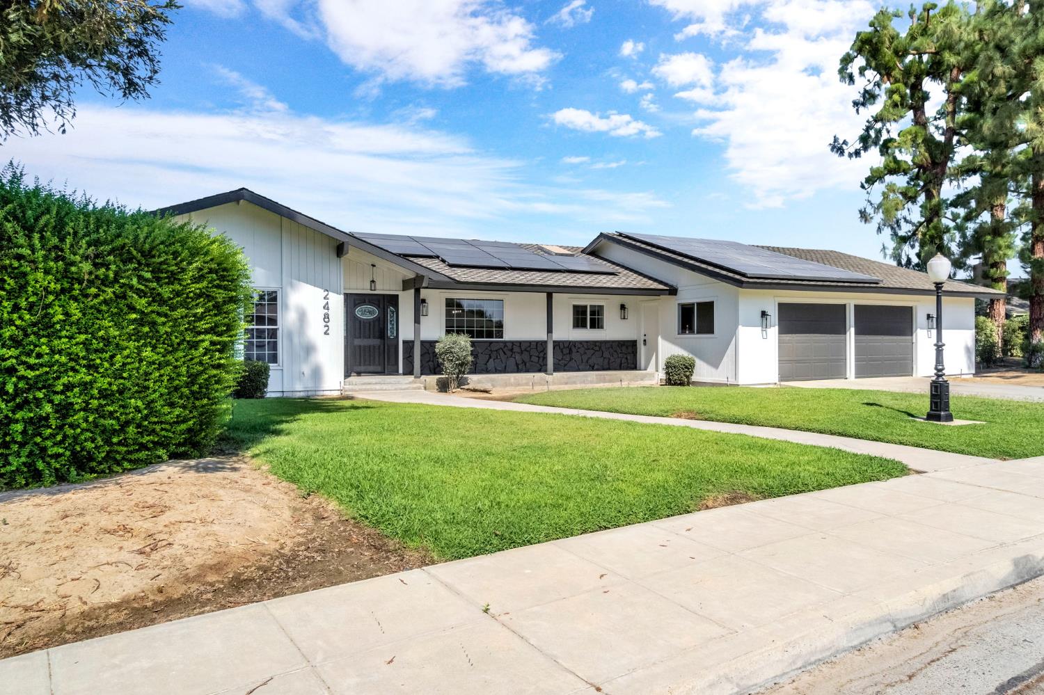 2482 Country Club, Selma, CA 93662