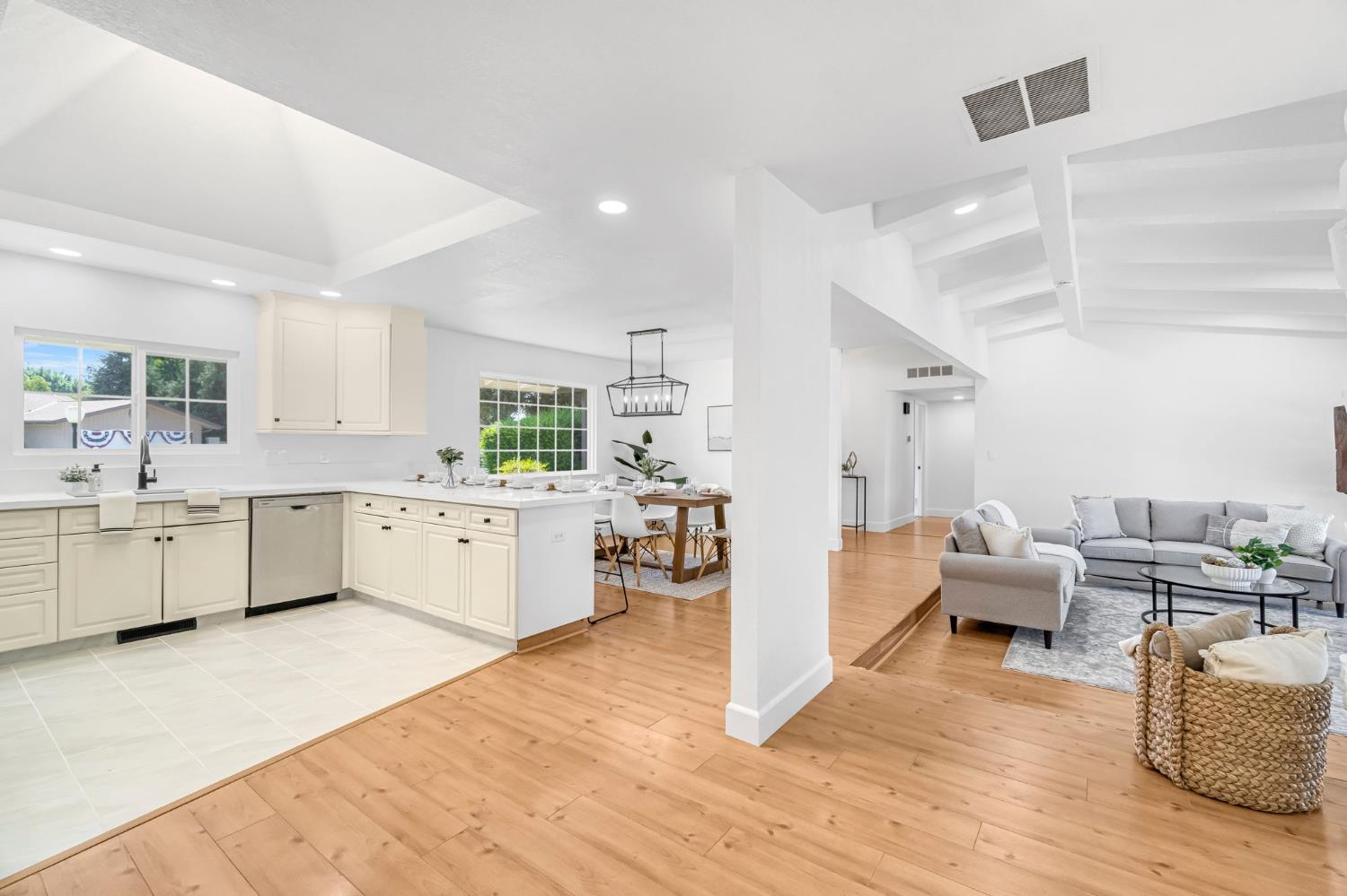 2482 Country Club, Selma, CA 93662