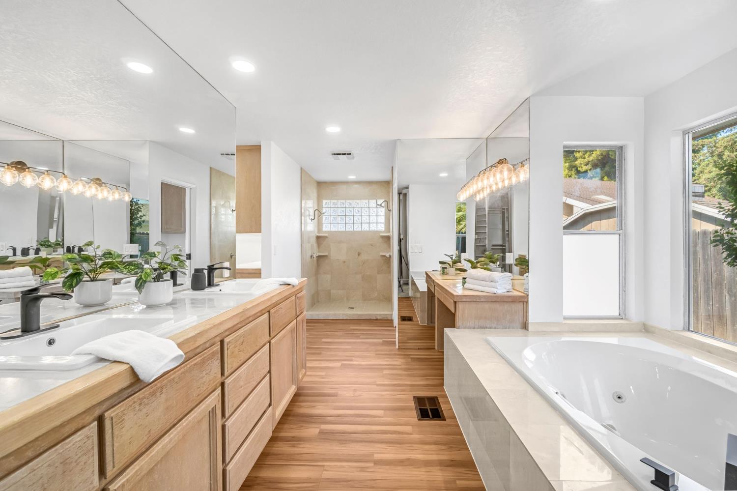 2482 Country Club, Selma, CA 93662