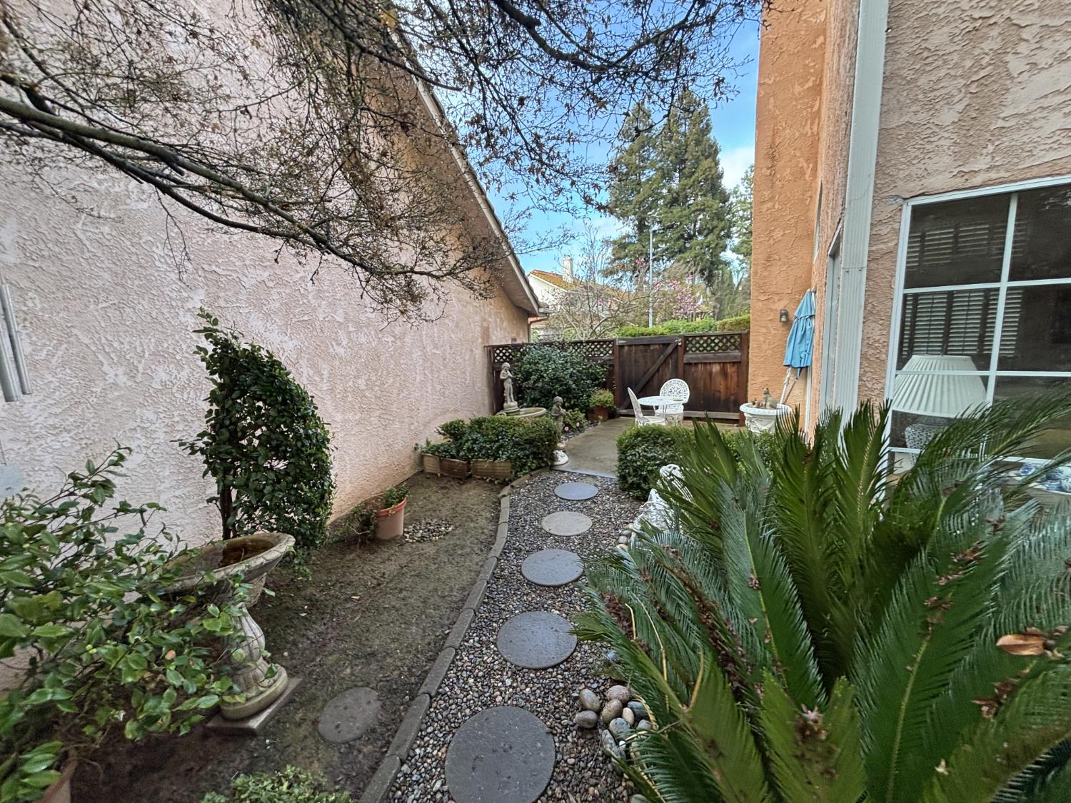 9066 N Red Lion Dr, Fresno, CA 93720