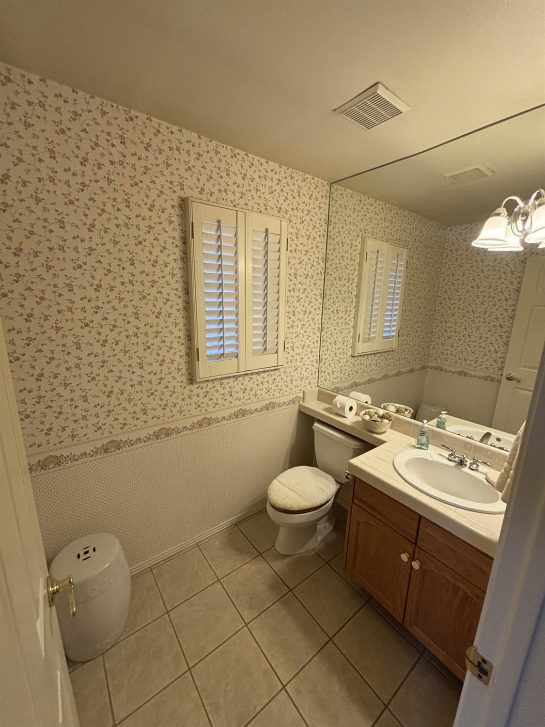 9066 N Red Lion Dr, Fresno, CA 93720