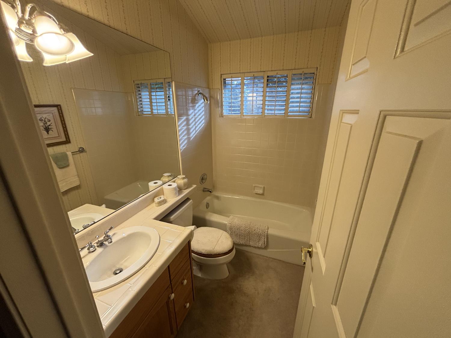 9066 N Red Lion Dr, Fresno, CA 93720