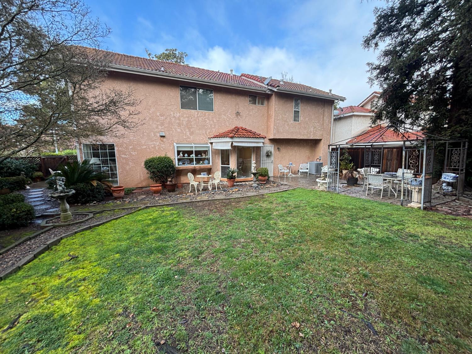 9066 N Red Lion Dr, Fresno, CA 93720