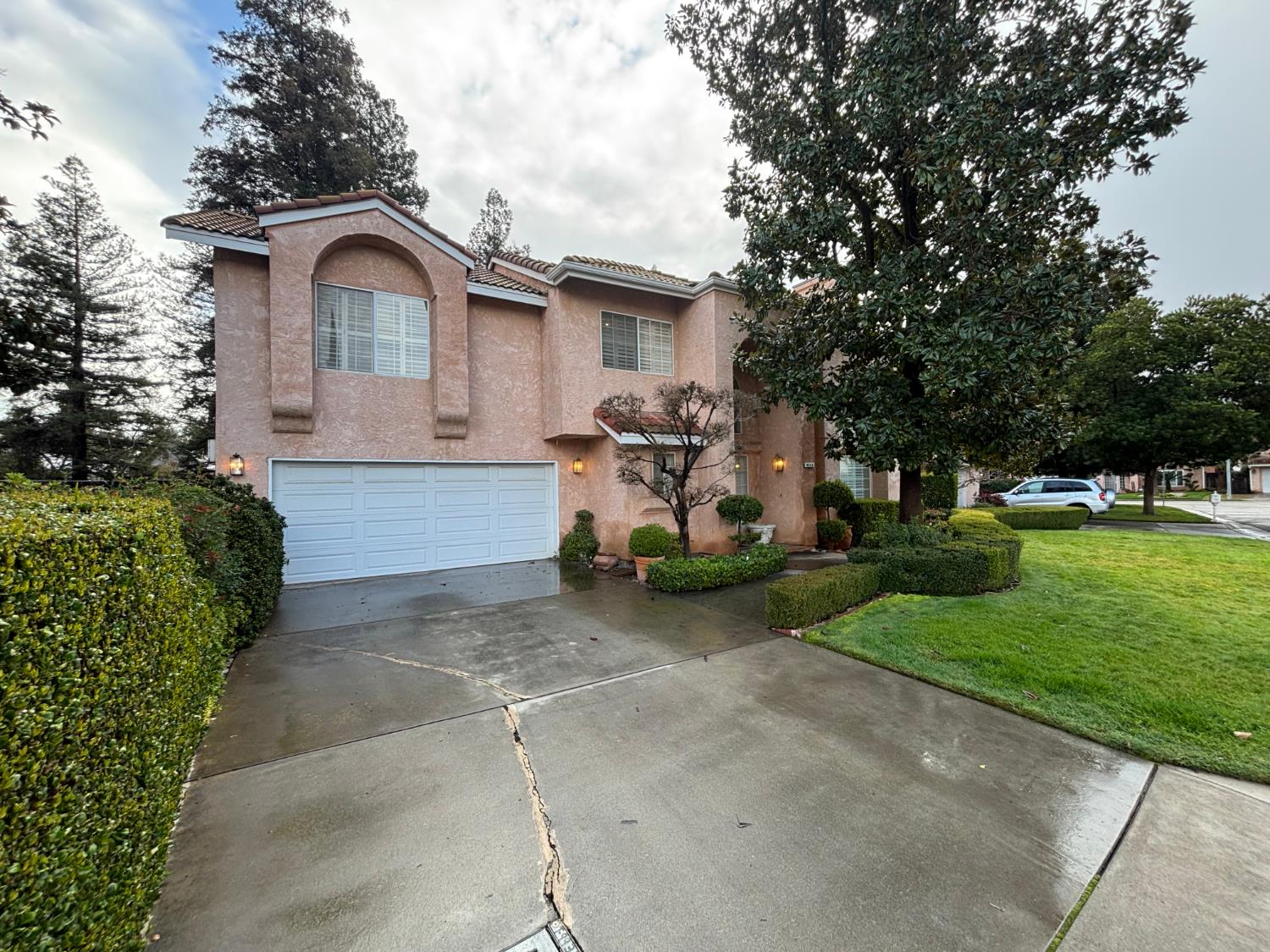 9066 N Red Lion Dr, Fresno, CA 93720