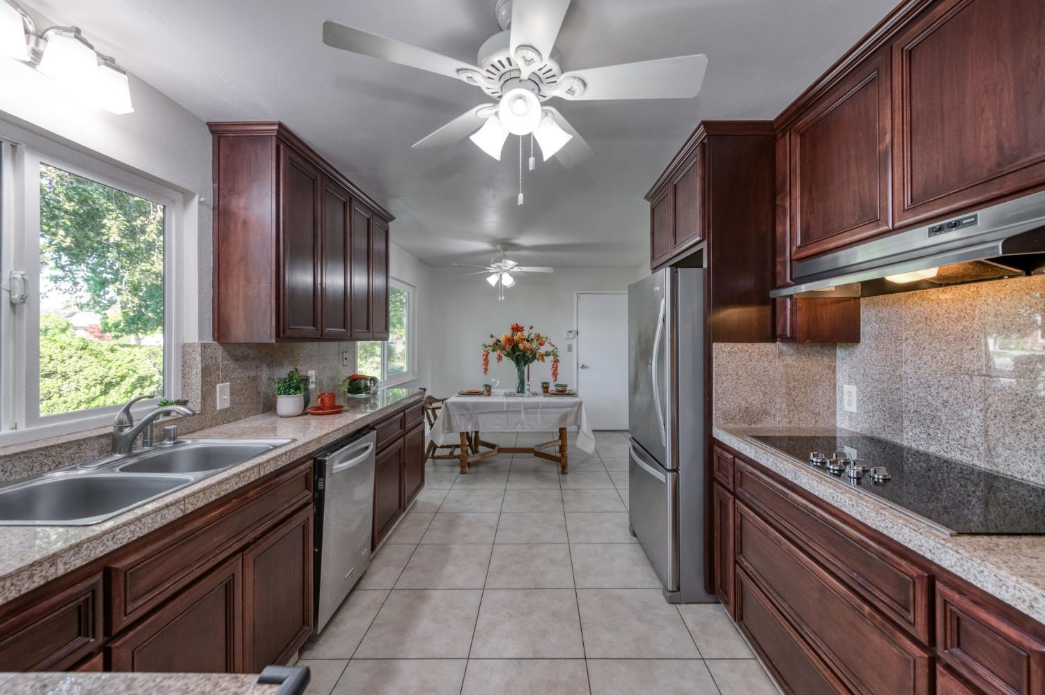 1231 W Fremont Ave, Fresno, CA 93711